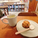 KAIDO books & coffee - レモネードのレモンは、食べれます！美味しい