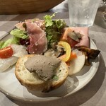 CUCINA CONTENTO - この日は旦那氏と4人での前菜盛り合わせ。