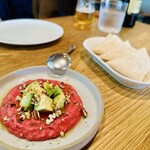 CLISP - ビーツとアボカドのフムス