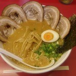 九州ラーメン丸屋 多次郎商店 - 多次郎チャーシューメン（5枚乗せ・味噌・中麺）…ランチパスポート価格500円