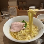 支那蕎麦 澤田 - とろっとろの昆布水を纏った麺