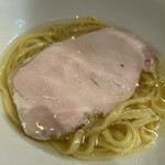 支那蕎麦 澤田 - 大盤の薄切り滑らかチャーシュー