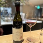 マンサルヴァ - 最近は、こういう品のある作りが主流なのかな。
      もったりしたグルナッシュの印象は皆無。女性のオーナーらしさが出ていて、とてもきれい。
      すべてがこうしたタイプになる必要はありませんが、個人的には好み。