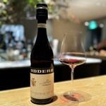 マンサルヴァ - ネッビオーロは、ピノと並ぶ大好き品種。
      それでもランゲは、奥行きが乏しく物足りないこともありますが、こちらはその分何ともエレガント♪
      熟成期間的に「ほぼバローロ」とのことですが、完全に納得(^^)