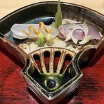 赤坂 島袋 - ヒラメ（青森）神経締めアジ（福井）かぶの葉