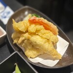 博多もつ鍋 蟻月 - とり天(パプリカ＋しそ)