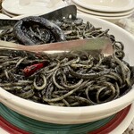 325853894 - ドカ〜ん‼️と量が凄い！
                      　　たぶん3〜4人分は確実にあります！