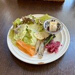 バルバルキッチンアメリ - いつも美味しいランチサラダ
      蓮根と牛蒡が特に気に入った！