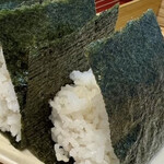 日和製麺 - 梅おにぎり&こんぶおにぎり