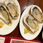 ブラーノブラーノ - 生牡蠣　右が大粒770円　左が小粒1個250円
