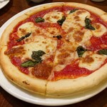 ブラーノブラーノ - 意外にとってもおいしかったマルゲリータピザ990円