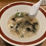 鮎ラーメン - おにぎりをなじませーの…