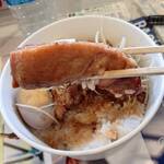 豚や 東京競馬場店 - 豚角煮丼(税込1100円)