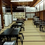 大本山　高尾山　薬王院 - テーブル席と座敷席の両方があります