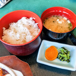 満濃ヒルズカントリークラブ - ご飯、味噌汁、漬物