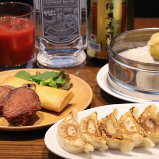 手軽に食べられる量でご提供。一人で複数メニュー注文も◎