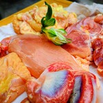 小粋料理 鶏ぃん - 地鶏刺しむね肉、上皮、ぼんじり、砂肝