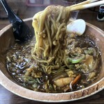 新宝来軒 - 麺と餡の絡み具合