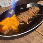 馬刺しバル かたなし一心 - 大人気！馬カルビの炙り