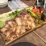 馬刺しバル かたなし一心 - 馬ハラミステーキ&グリルチキンの旨タコス