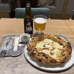 400℃ mori no machi - 【FNT】今まで食べたピザの最高峰。香ばしい生地とブルーチーズソースの濃厚な旨みが絶妙で、クラフトビールとの相性も抜群。気軽に味わえるのに完成度は有名店以上。