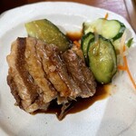 白龍トマト館 江原町店 - 角煮にニンニク醬油をたっぷり