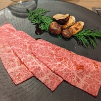 焼肉うしごろ 西麻布本店 - 松茸とザブトンのすき焼き