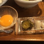 茶豆 - 生卵黄　胡瓜アチャール　酢らっきょう