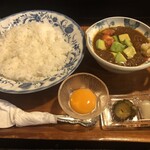 茶豆 - キーマカレー＋トマト/アボガド＋生卵黄