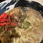 本格豚骨ラーメン 恵壱 - 辛子高菜と切り落としチャーシュー