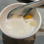 牡丹園 - サービスのデザート（杏仁豆腐）