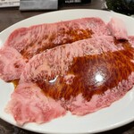 黒毛和牛焼肉 白か黒 - 