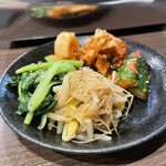 黒毛和牛焼肉 白か黒 - 