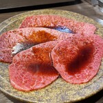 黒毛和牛焼肉 白か黒 - 