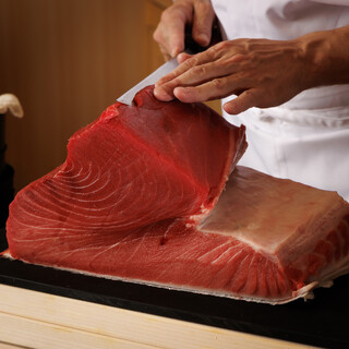 匠｜鮨歴30年の技が握る、一貫の説得力