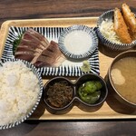 肉豆冨とレモンサワー 大衆食堂 安べゑ - 【2025.10.28(火)】豊洲鮮魚の刺身定食（ヒラマサ＋飯並盛＋白身魚フライ＋味噌汁＋漬物＋小鉢）1,098円→998円