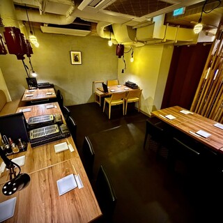 ◆座席の拘り◆少人数のテーブル席と16名様以上の個室を完備☆