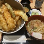 ひかり屋 - はみ出し天丼の全貌