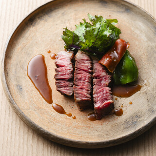 유기농 재배 채소와 자사 재배 쌀 등 재료에こだわった 요리