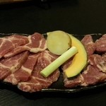焼肉処千之月 - 豚肩ロースと豚サガリ