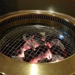 焼肉処千之月 - 炭入り