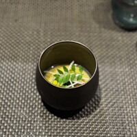 レストラン ラ・フロレゾン・ドゥ・タケウチ - 蛤とアサリのロワイヤル(西洋風茶碗蒸し) 名古屋コーチンのコンソメ、うどと菜の花