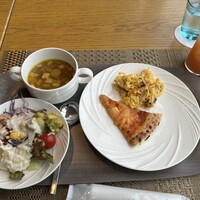 MIDO RESTAURANT PIC NIKA -  MIDO RESTAURANT PIC NIKA -