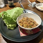 地鶏と島野菜 粋蓮 - 美味しいひき肉を野菜で包んで食べるやーつ