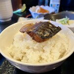 美味亭 - 煮鯖 オンザライス♡