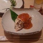 香箱カニ（メスのずわいがに）甲羅に身と足をつめてそとこをかける