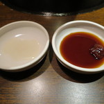 Yakiniku Saka No Tochuu - 醤油ダレにレモンダレ、
      コチジャン。
      