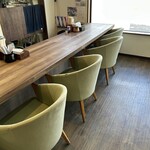 麺処 春の風 - シックな店内