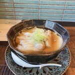 古民家ヌードゥル 黒揚羽森住 - 醤油らぁ麺　　　1000円
      雲呑（2個）　　　300円
