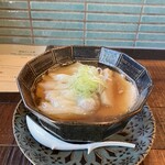 古民家ヌードゥル 黒揚羽森住 - 醤油らぁ麺　　　1000円
      雲呑（2個）　　　300円